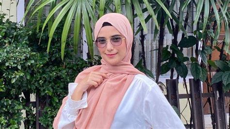 Wanita yang akrab disapa nadya ini telah menyelesaikan 1. Perut Buncit Makin Terlihat, Nadya Mustika Penuhi Ngidam ...