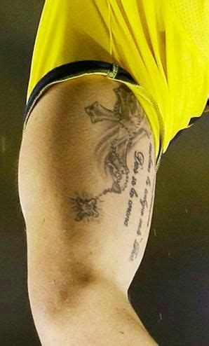 En draagt zelf onder andere: James Rodriguez Left bicep tattoo: | James rodriguez, Cool ...