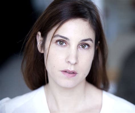 2 or 3 things about marie jacobson is her first film as a director. Picture of Anne Azoulay