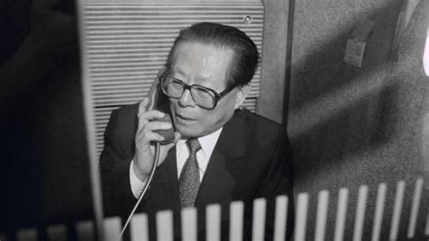 Jiang zemin (*1926) is the former general secretary of the communist party of china and the president of the people's republic of china. 江澤民當年為一事向美國求饒：願付一切代價 | 起訴江澤民 | 大使館 | 法輪功 | 新唐人中文電視台在線