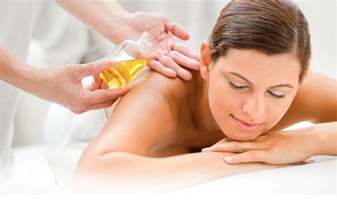 As we mentioned above, coconut oil is the ultimate favourite for a scalp massage. Hot Oil Massage - Heavenly Hands Spa