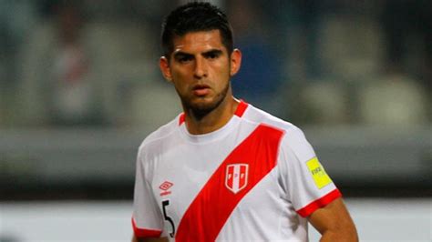 Carlos zambrano (peru) wins a free kick in the defensive half. Carlos Zambrano aún sueña con volver a la selección ...