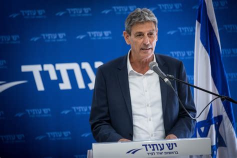 בן 21 נפצע בינוני ברכיבה על סקייטבורד בבת ים. רם בן ברק: "נתניהו רוצה בהמשך שלטון חמאס בעזה " - רדיו קול חי