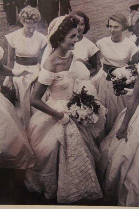 Viele angehende bräute schauen sich direkt nach der verlobung nach ihrem brautkleid um, denn. The Vintage Bride, Jackie Kennedy | Jackie kennedy wedding ...