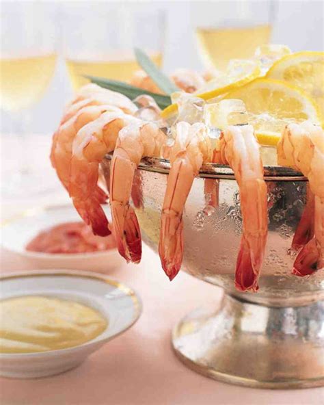 To serve put the cocktail sauce in a medium bowl and surround with the shrimp, or loop the shrimp over the edge of an individual cocktail glass and top. Pretty Shrimp Cocktail Platter Ideas / Super Bowl Game Day ...