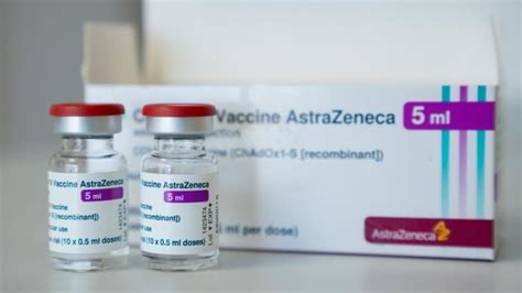 Deutschland setzt impfungen mit astrazeneca vorübergehend aus, weil einzelne geimpfte gesundheitliche probleme bekamen. Coronavirus-Impfung: Qualvolle Schmerzen! Frau zeigt ...