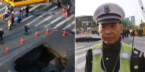 20일 오후 2시 경 서울 용산역 근처 주상복합건물 신축공사장 옆 인도 보도블럭이 침하해 보행자 김모(29)씨와 정모(25·여)씨가 추락해 부상을 입는 사고가 발생했다/ 차재문 기자 땅 꺼지는 느낌… '싱크홀' 대참사 막은 교통경찰의 신속 대처 (영상) - 인사이트