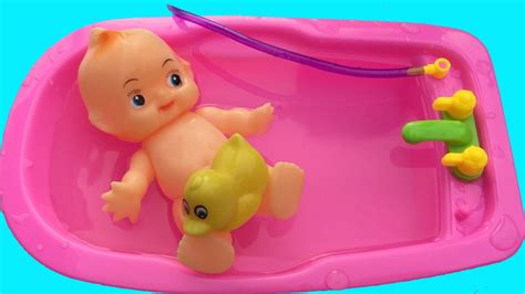 I had so much fun bathing my baby alive. Baby Doll Bathtime Pretend Play For Children, How to Bath ...