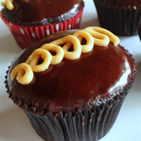 Hollow out each cupcake a bit more, discarding crumbs. The Dutch Baker's Daughter: Cream Filled Cupcakes….a ...