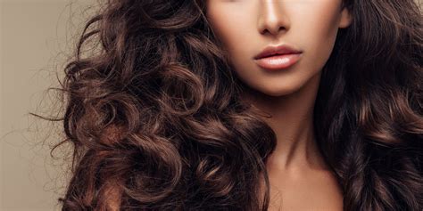 Even young women sometimes fret as their strands of precious hair start falling so, want to know how to make your hair thicker? Óleos essenciais doTERRA para cabelo - Mulher Mais Forte