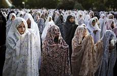 veils muslims religious chador convert cloak niqab feminist converted