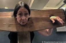 torture medieval pillory museum devices historic stocks curiosity janet were formerly alton victims sometimes pelted cats dogs dead roadsideamerica