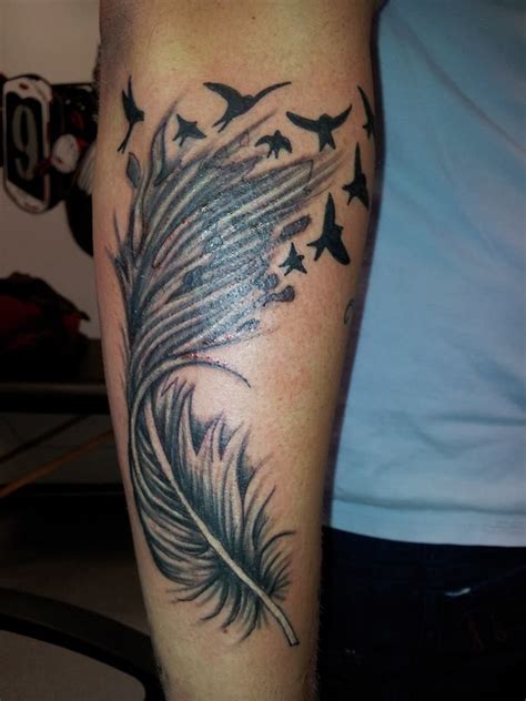 Tatouage plume bras tatouage homme bras plume et texte tatouage aile avec plumes aquarelle bras femme Tatouage Infini Plume Avant Bras