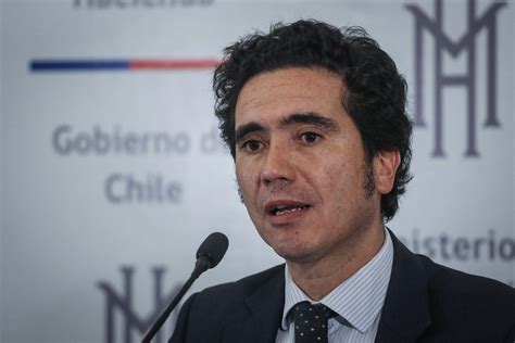 Di mondo fue uno de los invitados al matinal mucho gusto, donde los animadores lo cuestionaron por su parecido con el ministro de hacienda ignacio briones, quien ha sido cuestionado por solicitar el rut de quienes pidieron el retiro del 10% de las afp. Ministro de Hacienda insiste en pago de impuestos sobre el ...