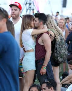 Han gick på mimers hus. Joe Jonas & Blanda Eggenschwiler Share A Kiss At Coachella ...