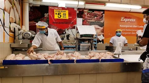 Sebagai contohnya, setiap ahli keluarga hendaklah menangguhkan pembelian pakaian sebagai contohnya, masyarakat janganlah membeli ayam daging di pasar yang mengalami kenaikan harga yang tidak munasabah. Orang ramai digesa melapor ke KPDNHEP jika ada kenaikan ...