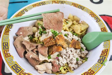 Streat thai, petaling jaya photo : Hill Street Tai Hwa Pork Noodle: One Michelin-Starred Bak ...
