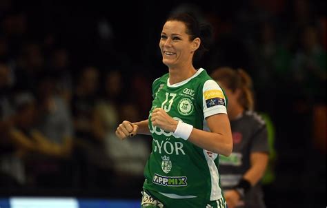 She was voted world handball player of the year 2005 by the international handball federation. Görbicz Anita 1999 góllal ezelőtt szerezte az elsőt | M4 Sport