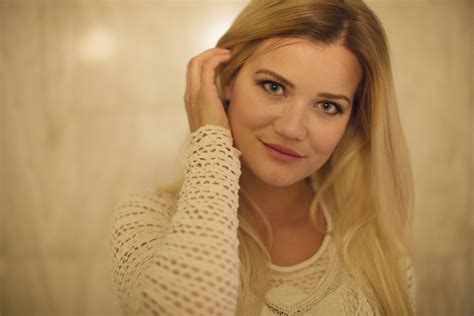 She rose to popularity after her participation in the tv 2 (norway) program in which she placed fourth in idol. Sandra Lyng: - Jeg har valgt å sette meg selv til side ...