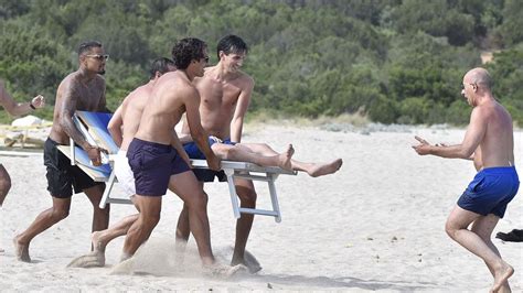 Nicht unter den gästen war halbbruder jérôme boateng. After-Wedding: So cool chillt Familie Boateng am Strand ...