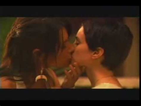 Starring jennifer beals, leisha hailey, laurel holloman, mia kirshner, katherine moen… Mia Kirshner: The L Word Season 2 (2005) - YouTube