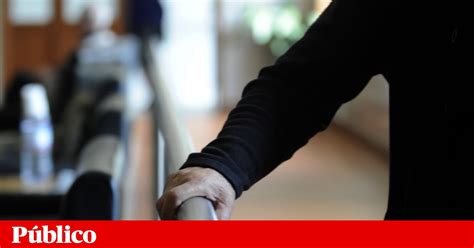 Hoje li num jornal que uma equipa de investigadores portugueses era suposto publicar hoje um trabalho que traz uma nova esperança de cura para esta doença. Estudo permite melhorias no diagnóstico de pacientes com a doença dos pezinhos | Doenças | PÚBLICO