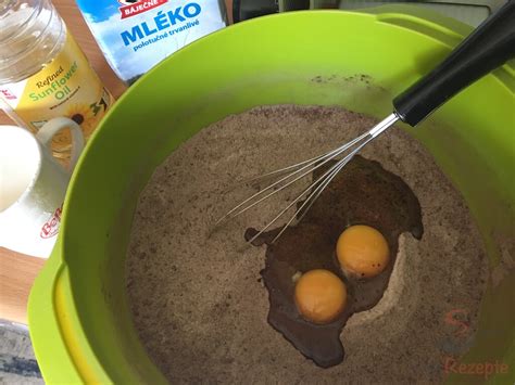 Der guss aus schokolade zucker und saurer sahne gibt diesem kuchen. Apfel-Nesquik-Kuchen in 15 Minuten zubereitet - ein ...