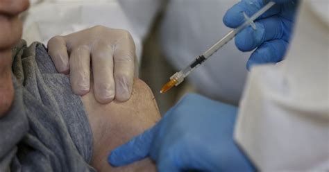 Al via, dopo la falsa partenza di questa mattina, le prenotazioni per le vaccinazioni degli over 80 nel lazio. Covid vaccino agli over 80. Nel Lazio ha l'appuntamento un ...