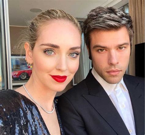 Chiara ferragni, arguably the fashion industry's biggest influencer, announced on her instagram saturday morning that she and her fiancé fedez are ferragni and fedez became engaged last may when he proposed to her on stage with a song written for the occasion. Chiara Ferragni e Fedez di nuovo in diretta dal balcone