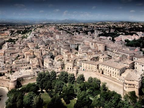 Jesi è un comune italiano di 39 302 abitanti della provincia di ancona nelle marche. Jesi