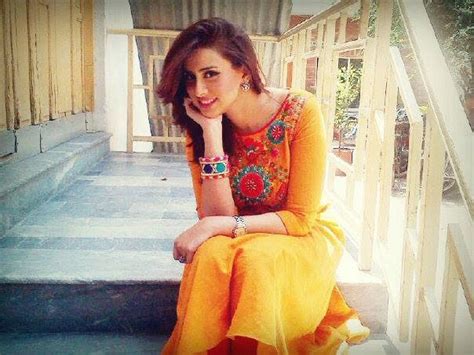 Madiha naqvi is a famous tv host who has been associated with major pakistani tv channels such as geo this is a brief biography which will reveal details about her personal life such as age, wedding. Pak Celebrity Gossip: Madiha Naqvi Biography