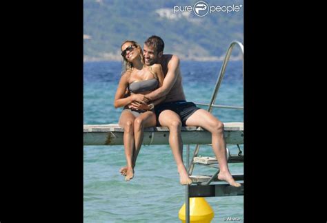 En difficulté face à amrabat, raphaël guerreiro a ensuite levé son maillot pour montrer les dégâts laissés par les ongles de son adversaire. Rafael van der Vaart et sa femme Sylvie amoureux sous le ...