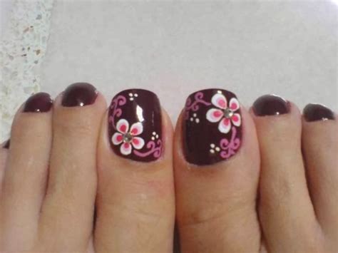 Estos son algunos modelos de uñas para los pies bastante interesantes y algunos muy sencillos de realizar. Flores Sencillas Diseños De Uñas Para Pies - Flores facil ...