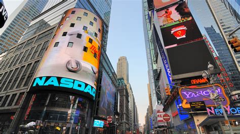 The nasdaq stock market /ˈnæzˌdæk/ (listen) is an american stock exchange based in new york city. Technologická burza Nasdaq se blíží k rekordní hodnotě z ...