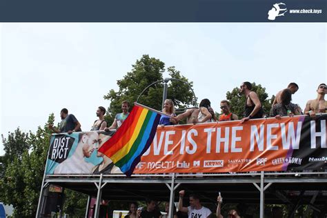 We love men who love to show off! CSD Berlin 2016: Bilderserie