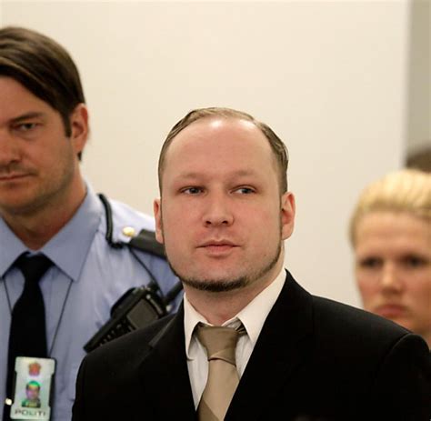 Außerdem wolle breivik, der seinen namen mittlerweile in fjotolf hansen geändert hat, erneut gegen die haftbedingungen klagen. Justiz: Breivik-Anwälte stellen Befangenheitsantrag gegen ...