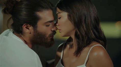 Bài hát l'ultimo bacio do ca sĩ carmen consoli thuộc thể loại pop. l'ultimo bacio | Series Turkish