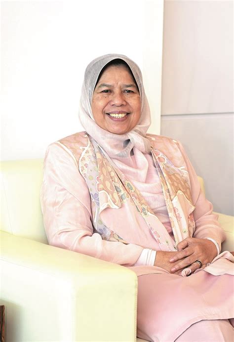 Providing an overview of his ministry's work, which includes housing and. Women power - Driving the nation forward: Zuraida ...