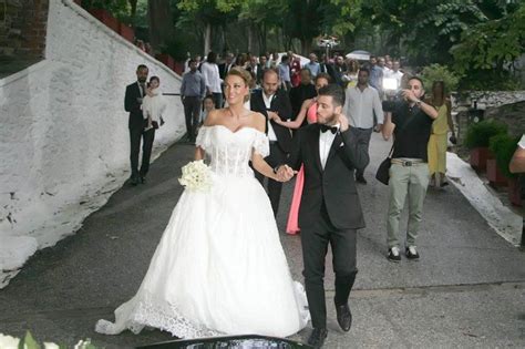 Se ancora oggi cercate abito da sposa rosa su internet, tra le prime foto a comparire c'è sempre questa. Matrimoni vip: gli abiti da sposa più belli del 2015 ...