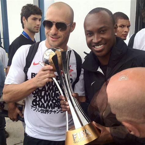 Thiaguinho tem 23 anos e pertence ao corinthians. EGO - Thiaguinho recepciona time do Corinthians em ...