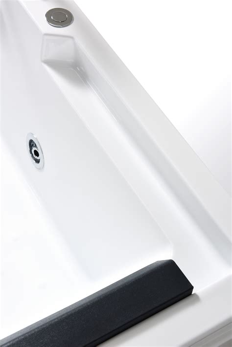 Whirlpool tubs use water whereas air bathtubs use warm air to deliver a luxurious invigorating bath experience. Whirlpool tub white 67" X 47.2" hot tub 8 water jets - Linda