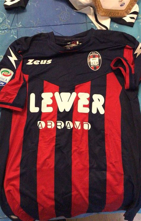 Gli ultimi movimenti di calciomercato, le news dagli spogliatoi. Crotone Home maglia di calcio 2017 - 2018.