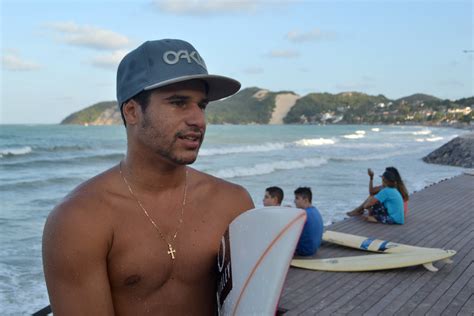 Ítalo ferreira was born in the small community of baía formosa, in rio grande do norte on the northeastern coast of brazil, in 1994 and fell in love with surfing at a young age. Caçula na elite, Ítalo Ferreira festeja ano e se inspira ...