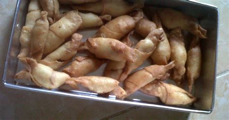 Telur ayam ukuran kecil 1 butir (buang sedikit bagian putihnya). Resep Pisang molen mini crispy (tanpa telur) oleh Syahla ...