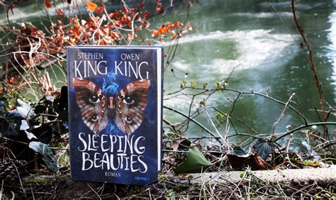 Stephen king heiratete tabitha spruce, sie war mitstudentin an der university of maine und er traf sie in der fogler library der universität. Sleeping Beauties von Stephen King & Owen King - Ausblick ...