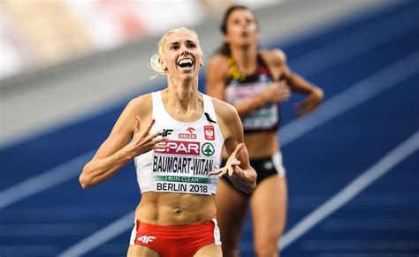 Jest zresztą członkinią sztafety 4×400m, która zalicza się do światowej czołówki i jest jedną z medalowych nadziei podczas igrzysk olimpijskich w tokio, które ze względu na pandemię koronawirusa zostały przełożone na 2021 rok. Śliczna polska biegaczka Iga Baumgart-Witan w mundurze i ...