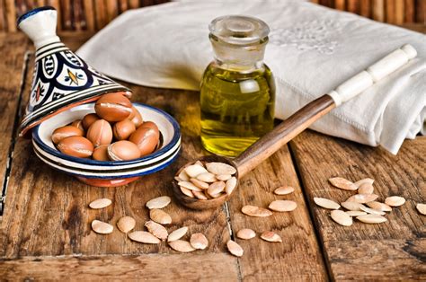 People call this a miracle oil or liquid gold because of the benefits it provides to your thirsty roots. Argan oil - this "miracle oil" heals wounds & reduces ...