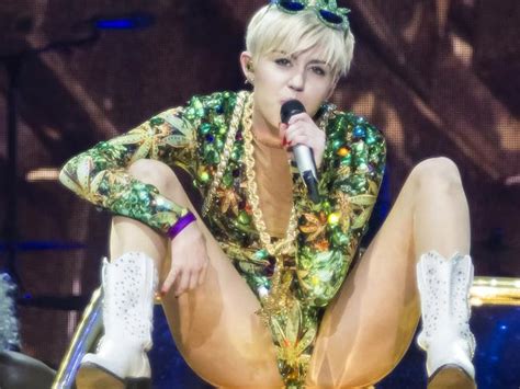 Her mom's name is tish cyrus and she isalive. Miley Cyrus: 'I had a dream that I would die live on TV'