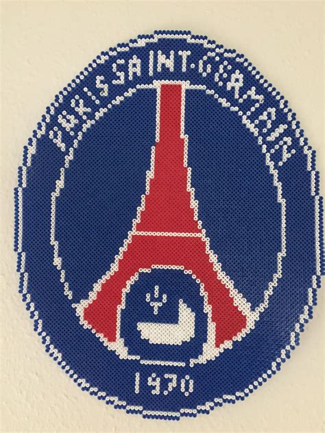 It has a social service wing, dawah, and a military wing. PSG fodbold logo Hama (med billeder) | Fodbold, Kreative ...