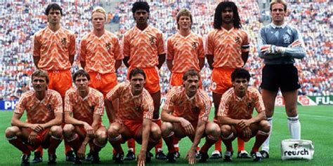 The route from zurich to dubai is served by 2 airline(s) with 11 flights per week. Nederlands elftal 1988 01 | 't Stormt